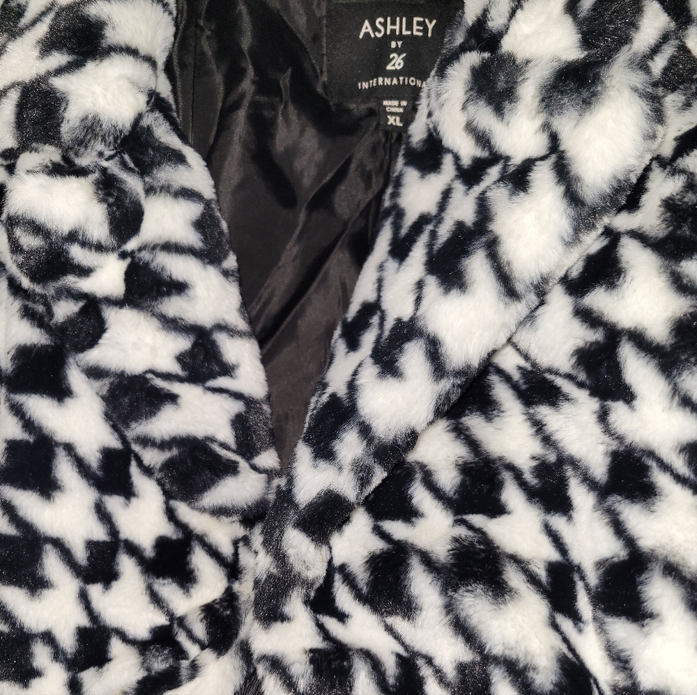 Faux Fur Black and White Houndstooth Coat - Picture 3 of 5